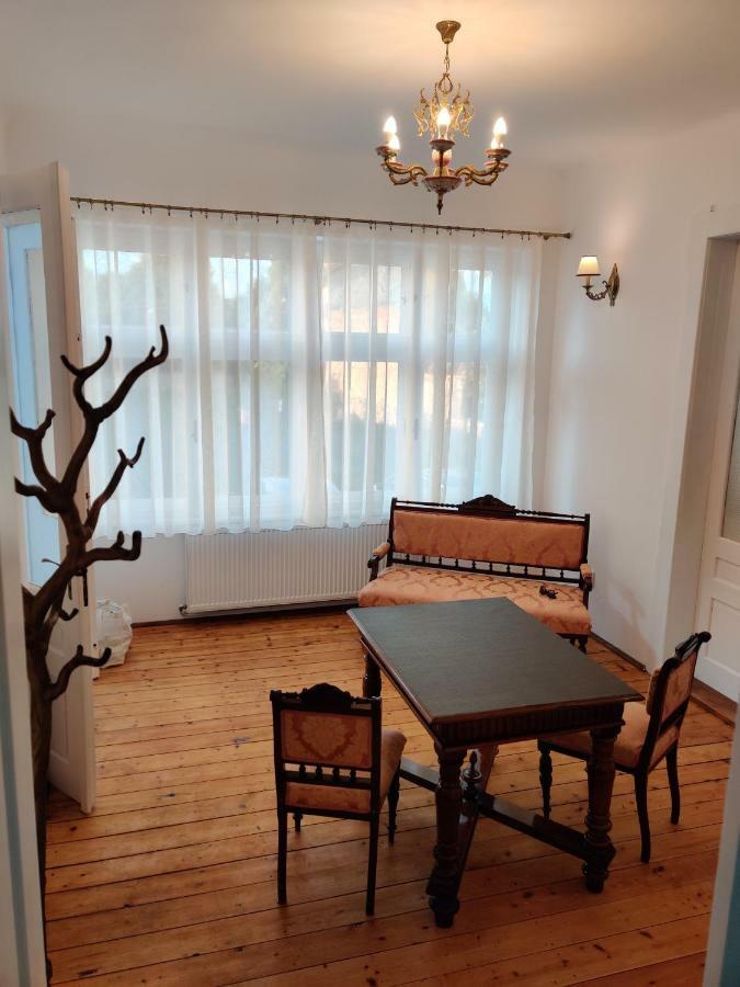 Vila Orient Hunedoara Exteriör bild